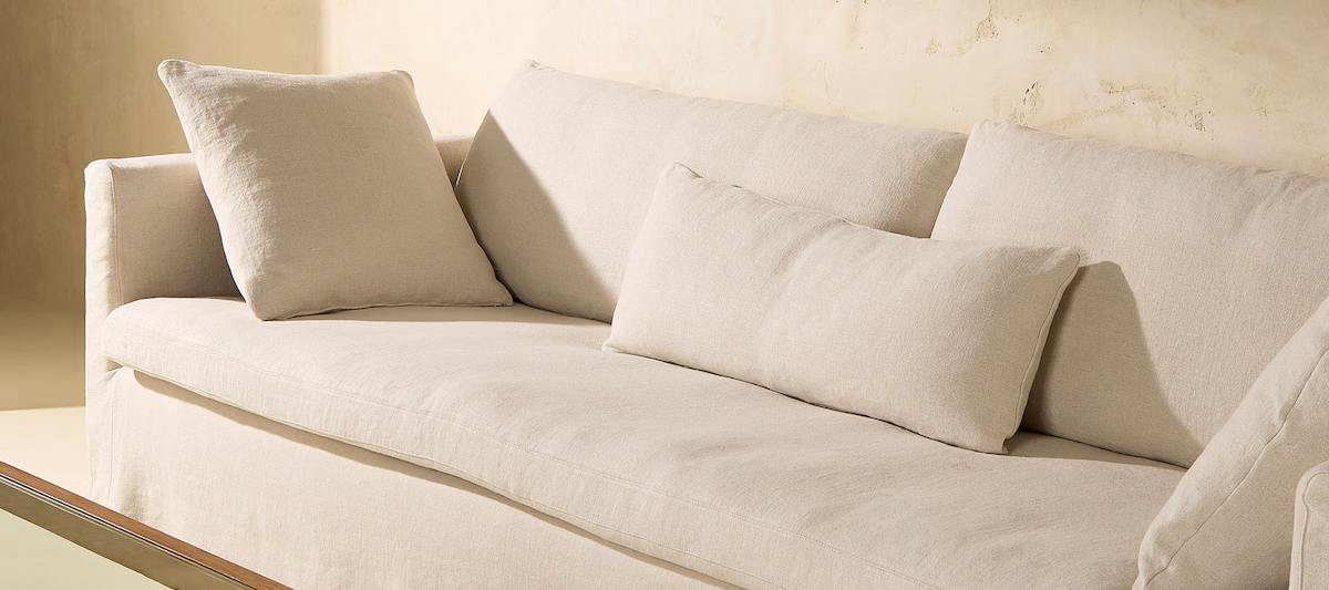 Un sofá blanco